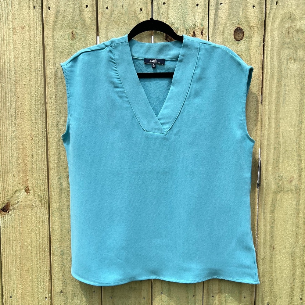 NWT!! "ANGELS Forever Young"!  Ladies SZ M Blue Top